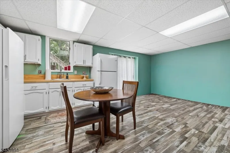 19 Mohawk Ave Hopatcong, NJ 07843