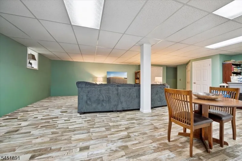 19 Mohawk Ave Hopatcong, NJ 07843