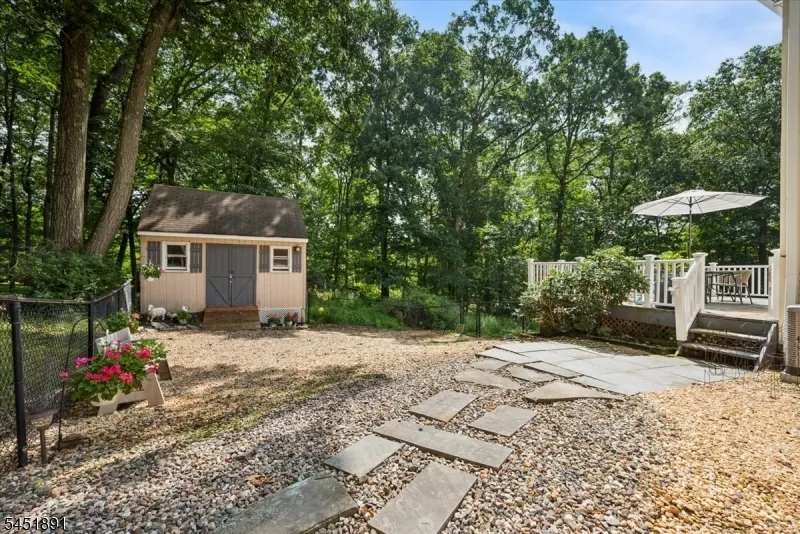 19 Mohawk Ave Hopatcong, NJ 07843