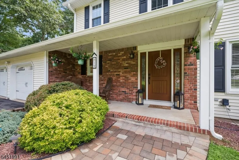 19 Mohawk Ave Hopatcong, NJ 07843