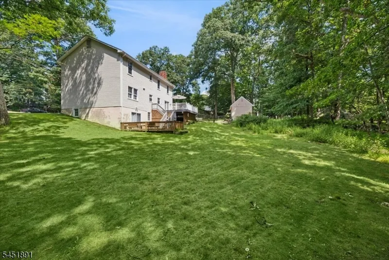 19 Mohawk Ave Hopatcong, NJ 07843