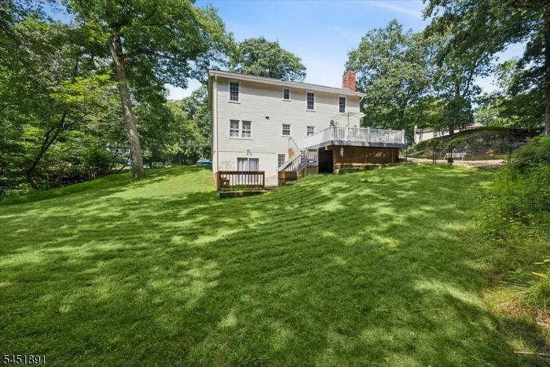 19 Mohawk Ave Hopatcong, NJ 07843