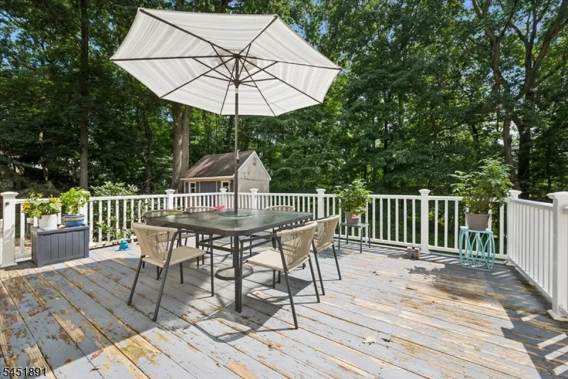 19 Mohawk Ave Hopatcong, NJ 07843