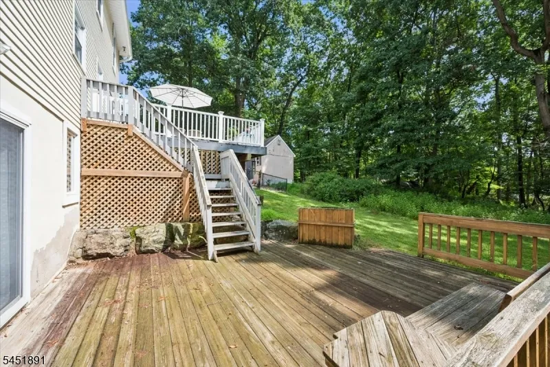 19 Mohawk Ave Hopatcong, NJ 07843