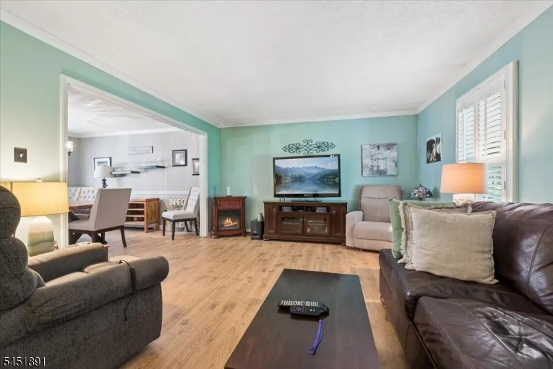 19 Mohawk Ave Hopatcong, NJ 07843