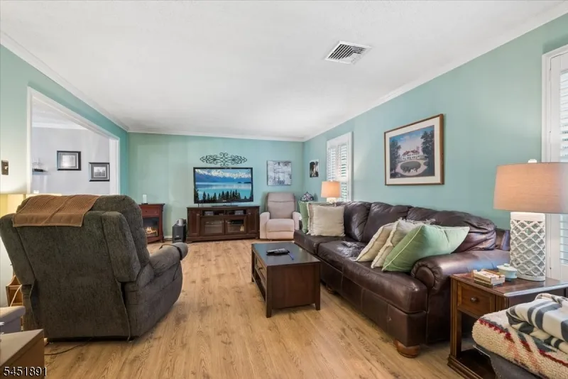 19 Mohawk Ave Hopatcong, NJ 07843