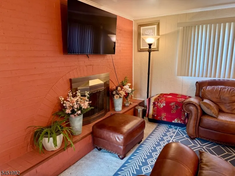 114 Sandra Dr Totowa, NJ 07512