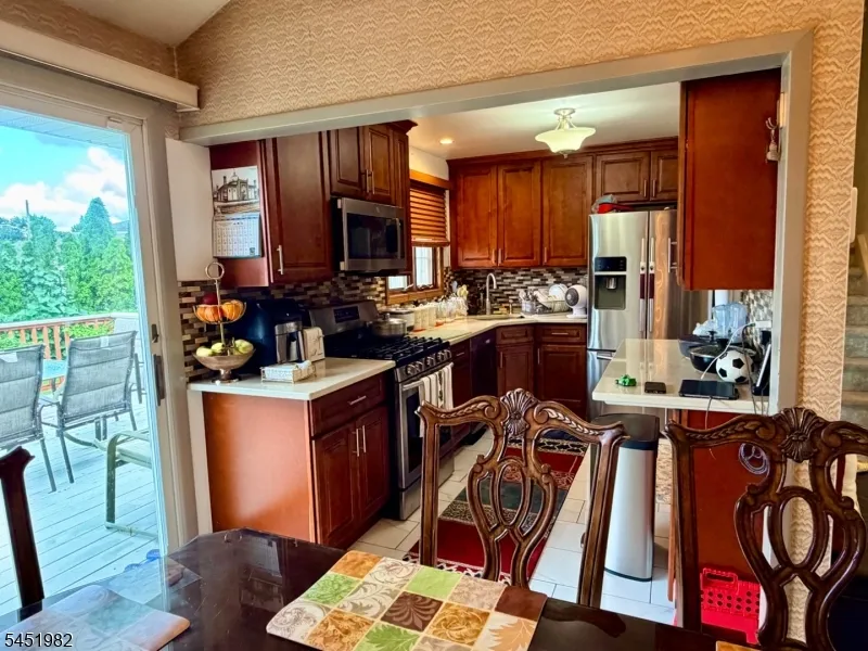114 Sandra Dr Totowa, NJ 07512