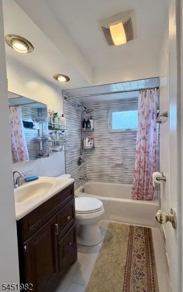 114 Sandra Dr Totowa, NJ 07512