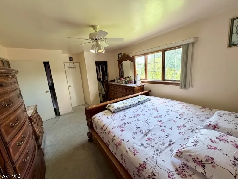 114 Sandra Dr Totowa, NJ 07512