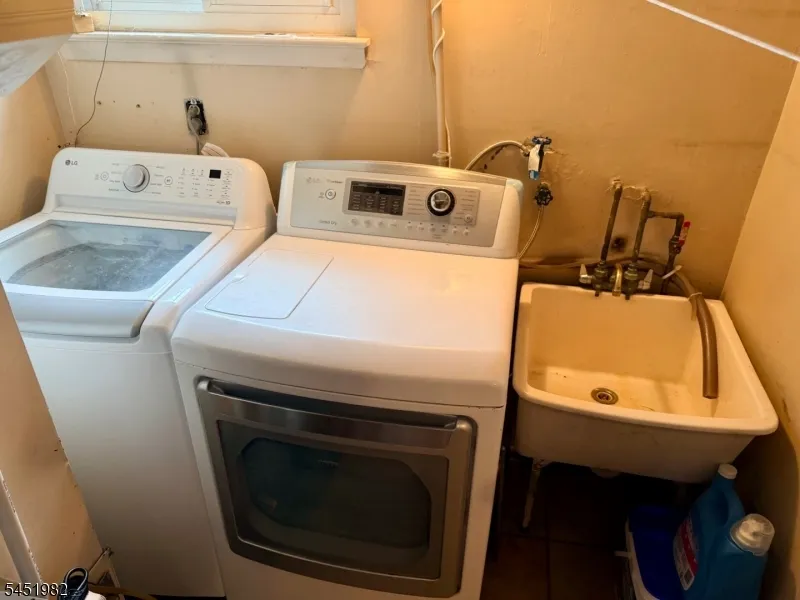 114 Sandra Dr Totowa, NJ 07512