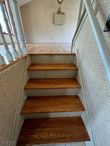 114 Sandra Dr Totowa, NJ 07512