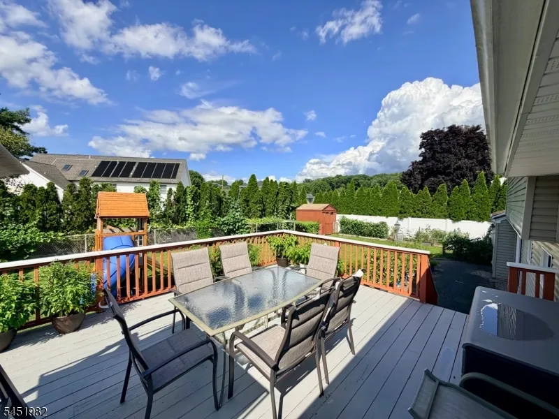 114 Sandra Dr Totowa, NJ 07512