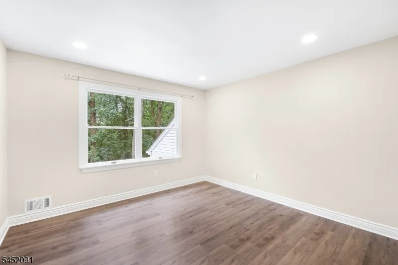 31 Warren Cutting Chester, NJ 07930