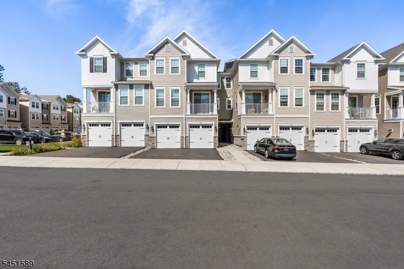 104 Iris Ct Warren, NJ 07059