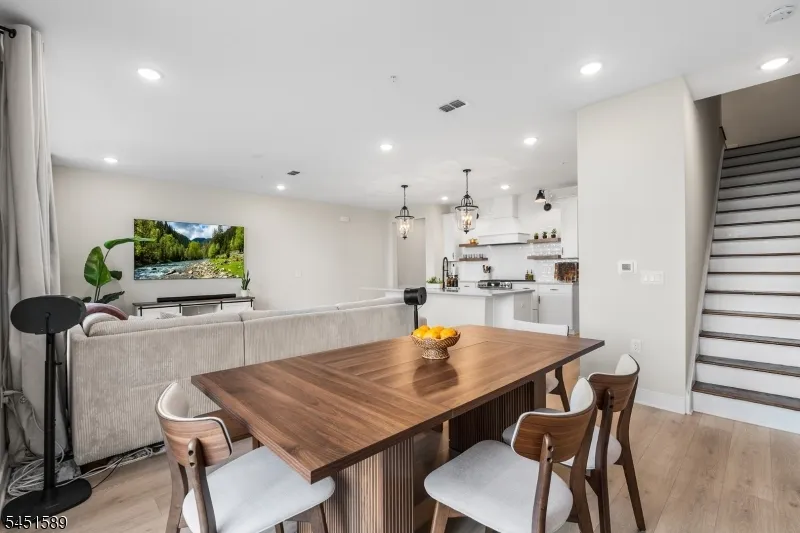 104 Iris Ct Warren, NJ 07059