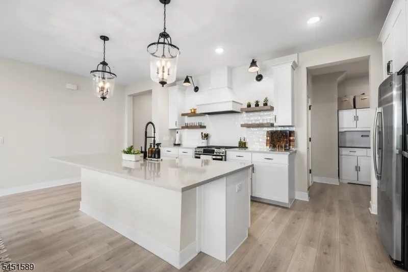 104 Iris Ct Warren, NJ 07059