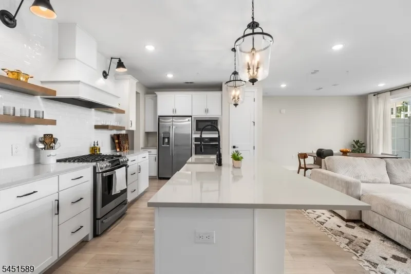 104 Iris Ct Warren, NJ 07059