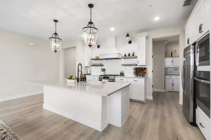 104 Iris Ct Warren, NJ 07059