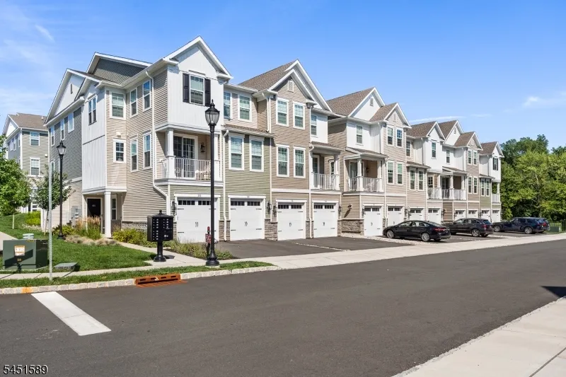 104 Iris Ct Warren, NJ 07059
