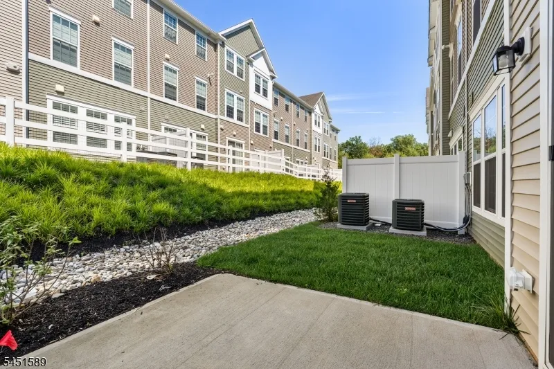 104 Iris Ct Warren, NJ 07059