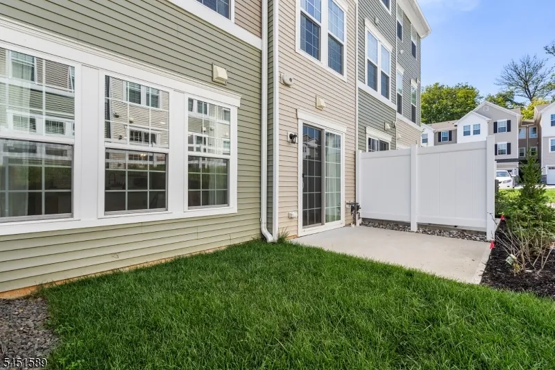 104 Iris Ct Warren, NJ 07059