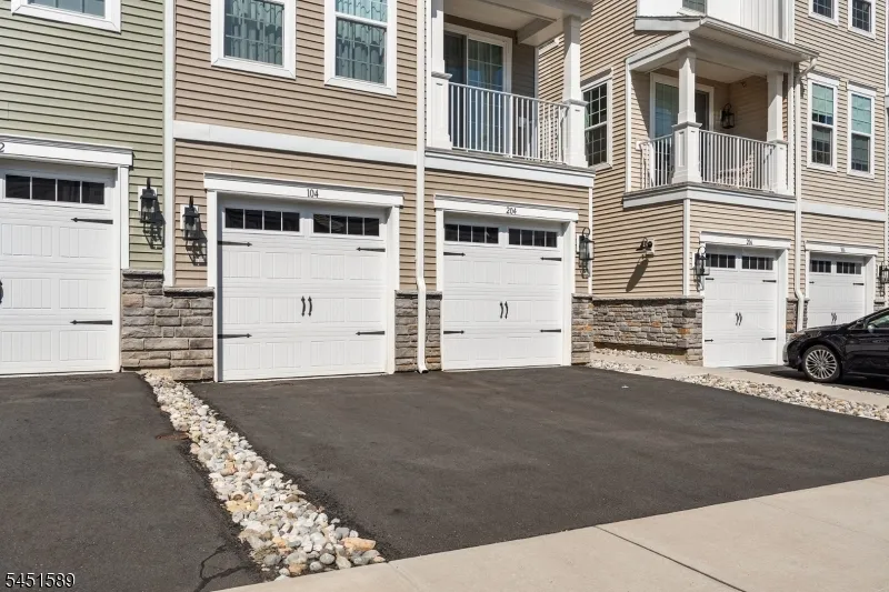 104 Iris Ct Warren, NJ 07059