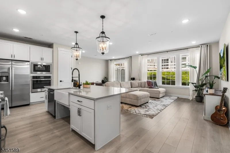 104 Iris Ct Warren, NJ 07059