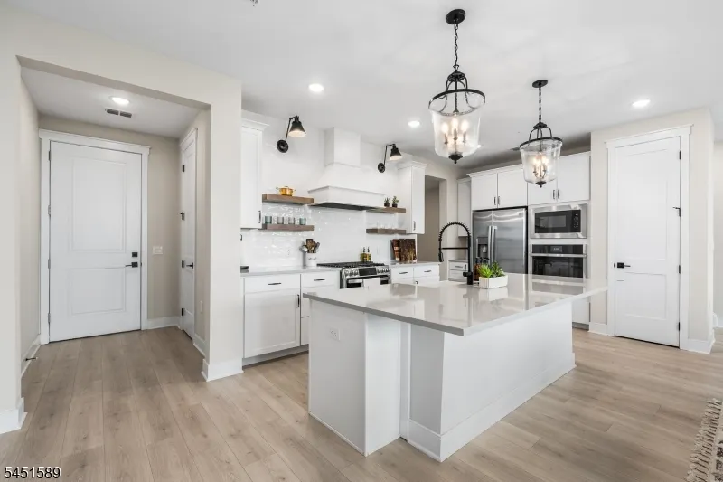 104 Iris Ct Warren, NJ 07059