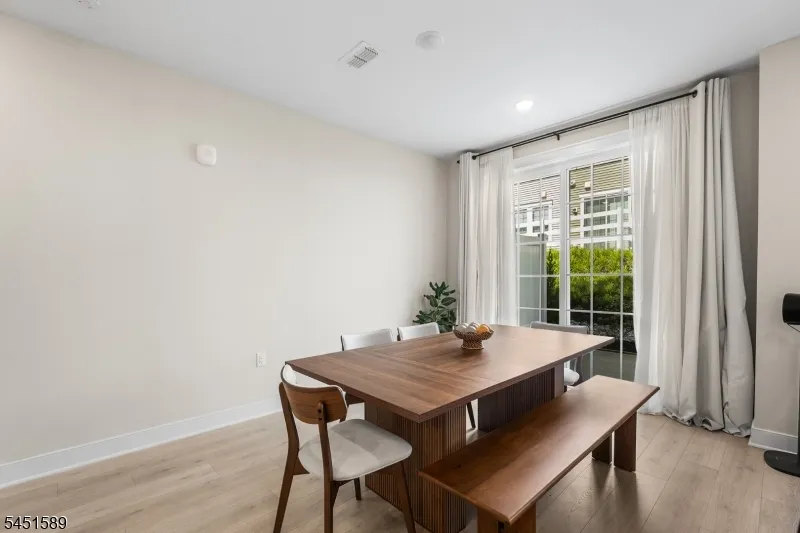 104 Iris Ct Warren, NJ 07059