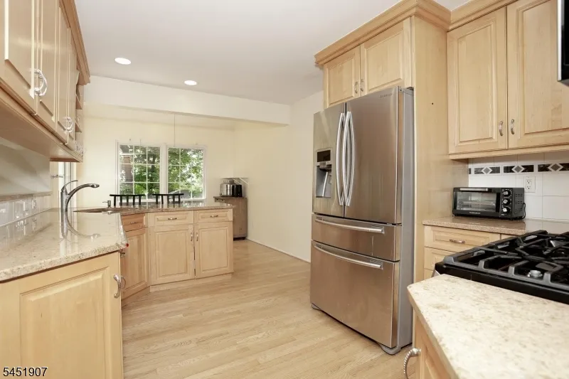 14 Birdseye Cir Wayne, NJ 07470