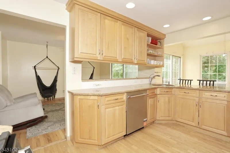 14 Birdseye Cir Wayne, NJ 07470