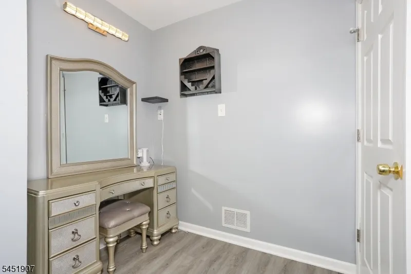 14 Birdseye Cir Wayne, NJ 07470