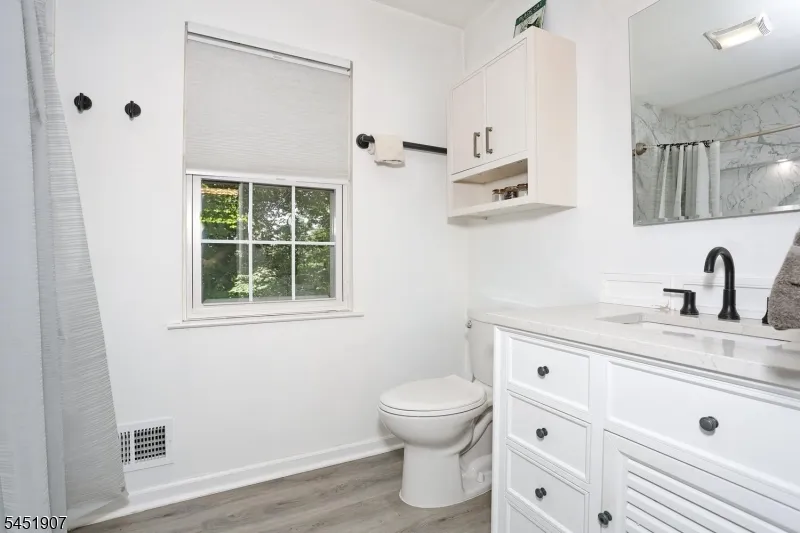 14 Birdseye Cir Wayne, NJ 07470