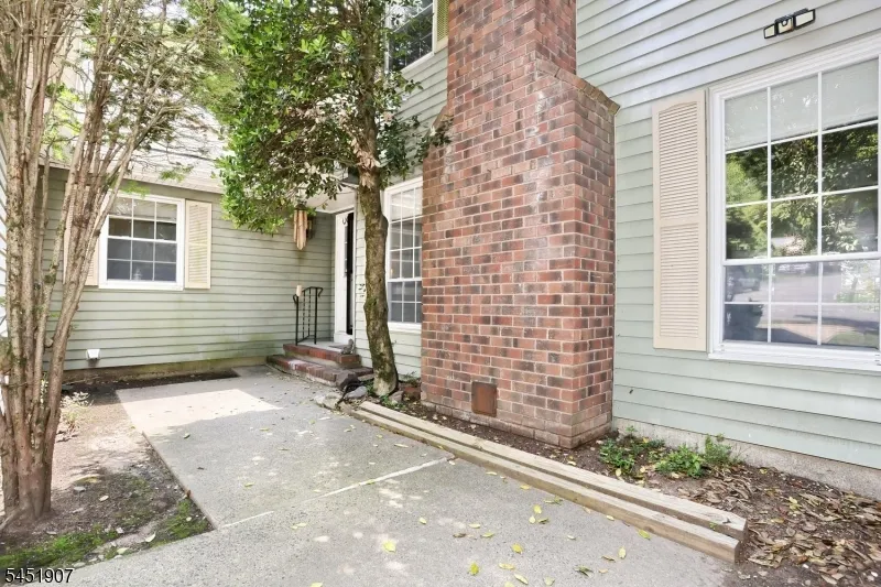 14 Birdseye Cir Wayne, NJ 07470