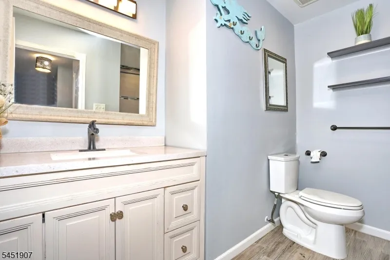 14 Birdseye Cir Wayne, NJ 07470