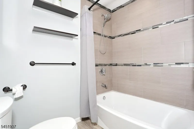 14 Birdseye Cir Wayne, NJ 07470