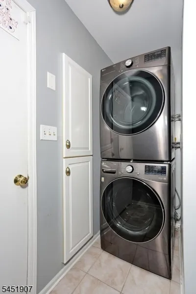 14 Birdseye Cir Wayne, NJ 07470