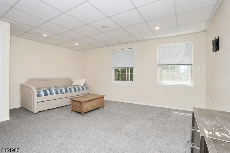 14 Birdseye Cir Wayne, NJ 07470