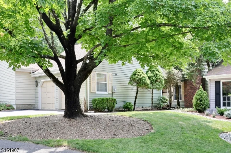 14 Birdseye Cir Wayne, NJ 07470