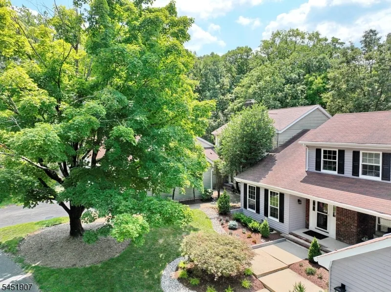 14 Birdseye Cir Wayne, NJ 07470