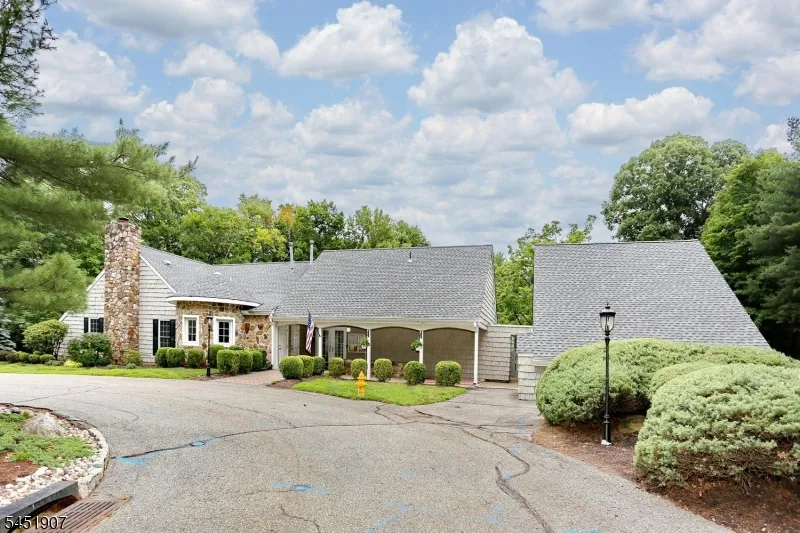 14 Birdseye Cir Wayne, NJ 07470