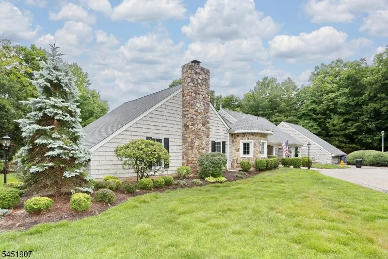 14 Birdseye Cir Wayne, NJ 07470