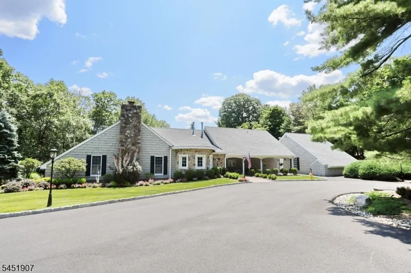 14 Birdseye Cir Wayne, NJ 07470