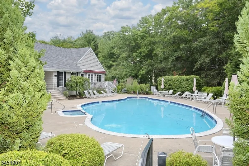 14 Birdseye Cir Wayne, NJ 07470