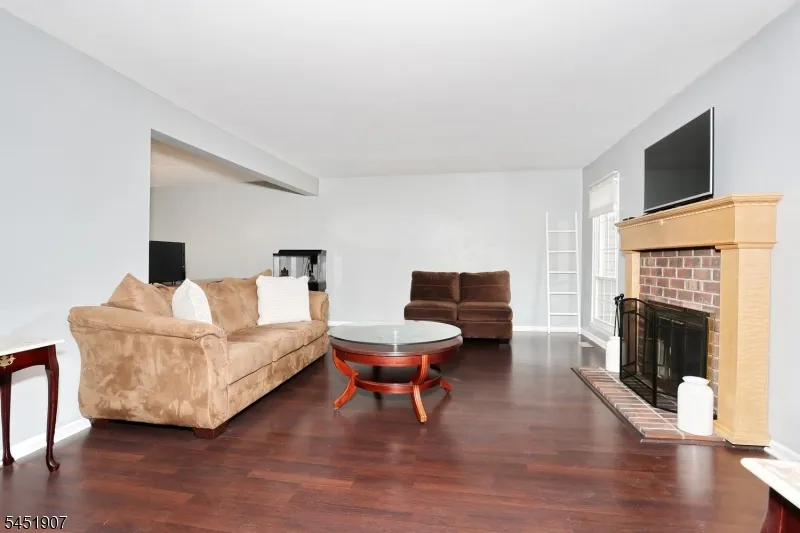 14 Birdseye Cir Wayne, NJ 07470