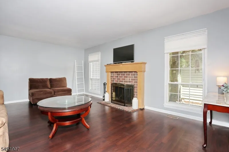 14 Birdseye Cir Wayne, NJ 07470