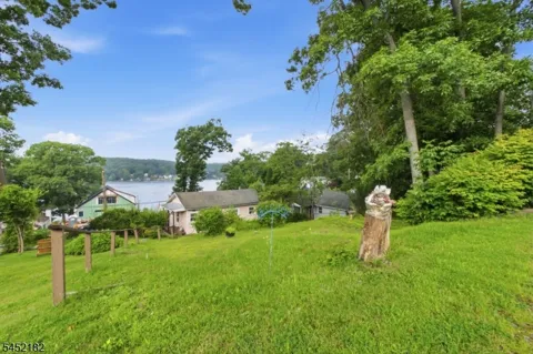 22 Alpine Dr