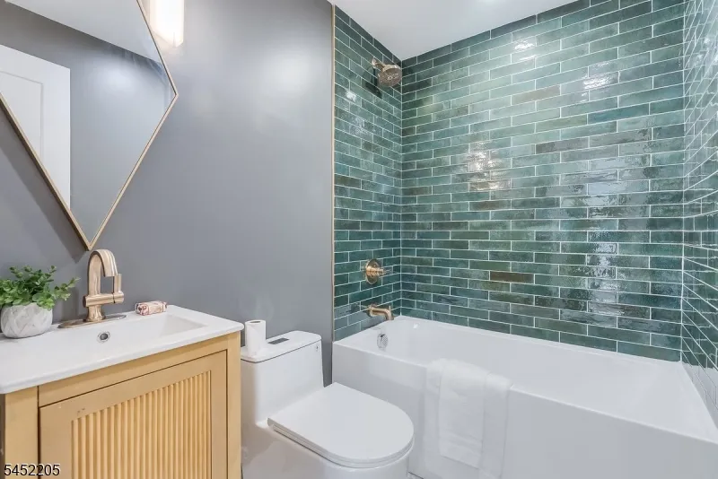17 Berdan Ave Fair Lawn, NJ 07410