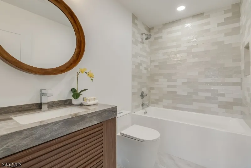 17 Berdan Ave Fair Lawn, NJ 07410